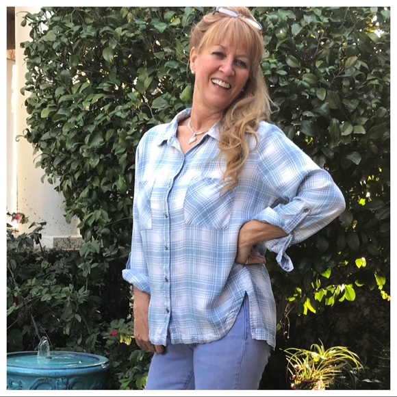 LAST 🔘 My Boyfriend’s Back! Plaid Button Up Shirt - Picture 2 of 8